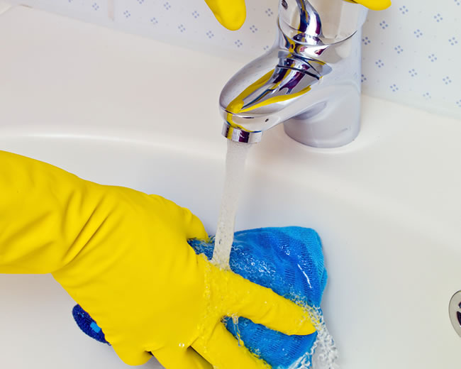 Limpiar el baño, 10 consejos prácticos de limpieza